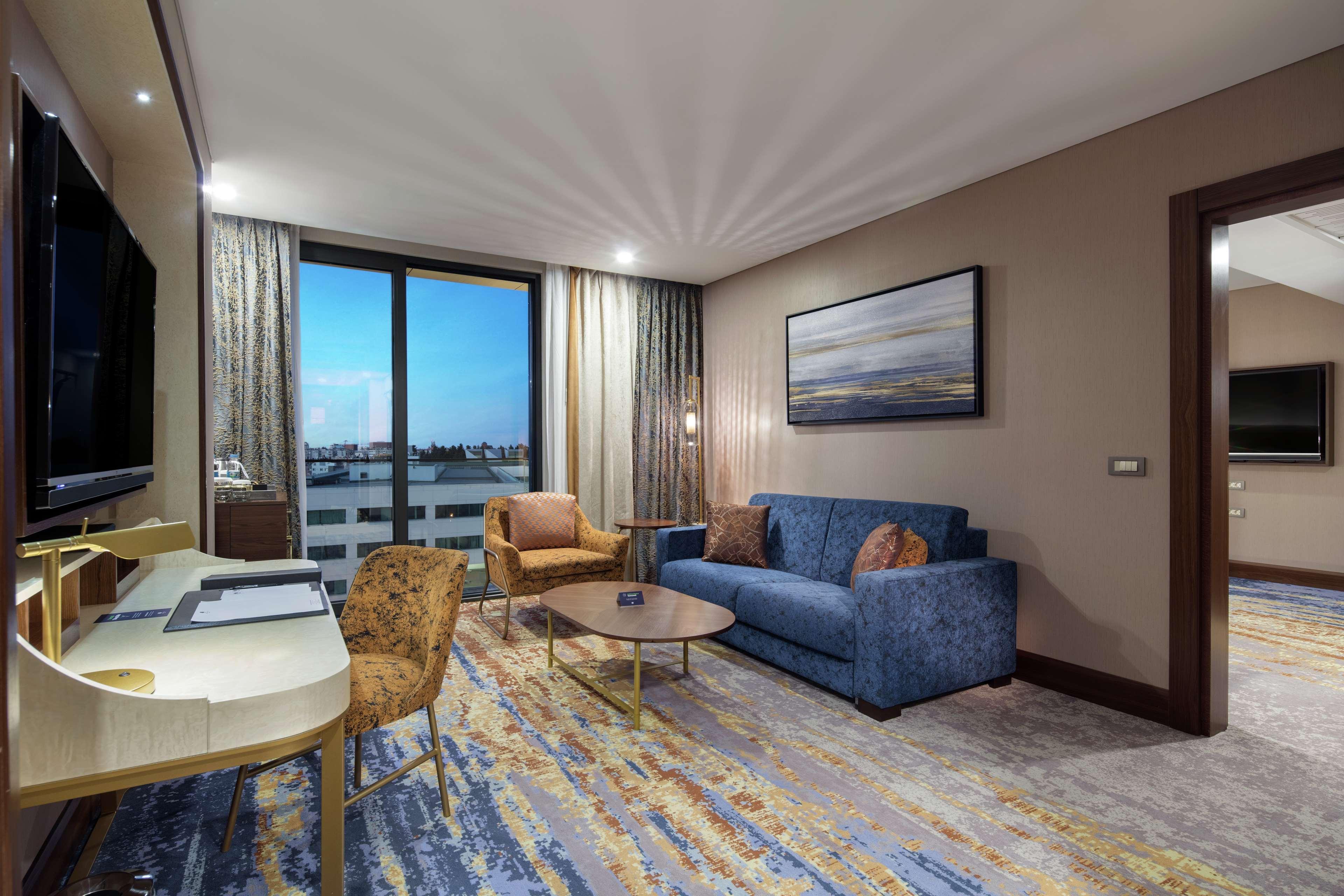 Doubletree By Hilton Antalya City Centre Bagian luar foto Suite