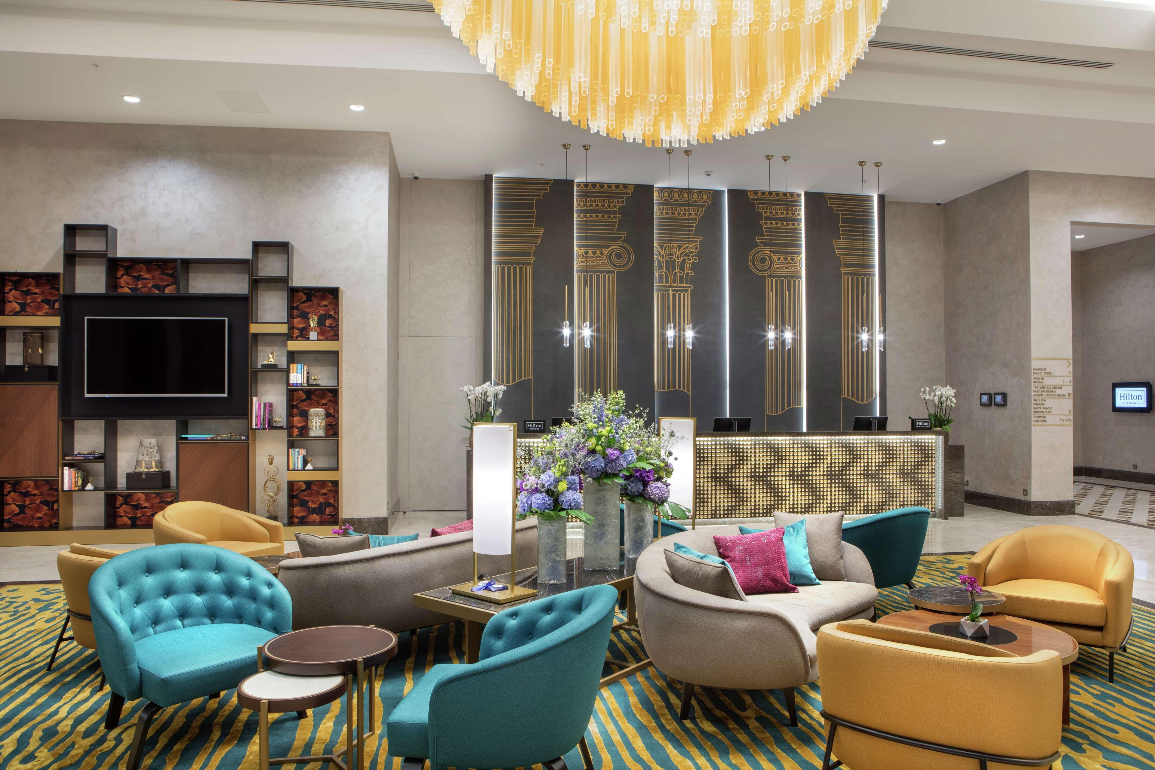 Doubletree By Hilton Antalya City Centre Bagian luar foto Lobby