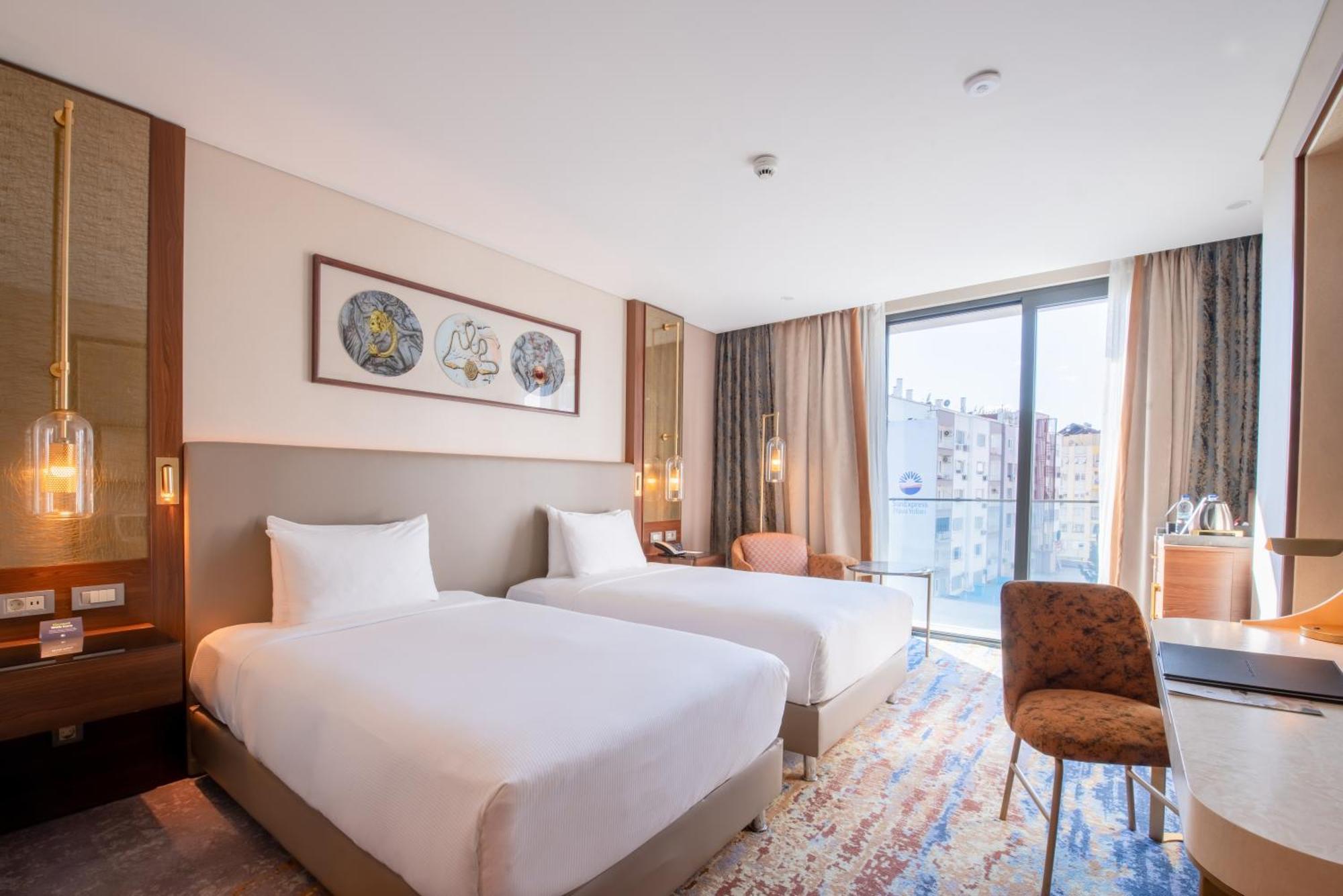 Doubletree By Hilton Antalya City Centre Bagian luar foto Deluxe room