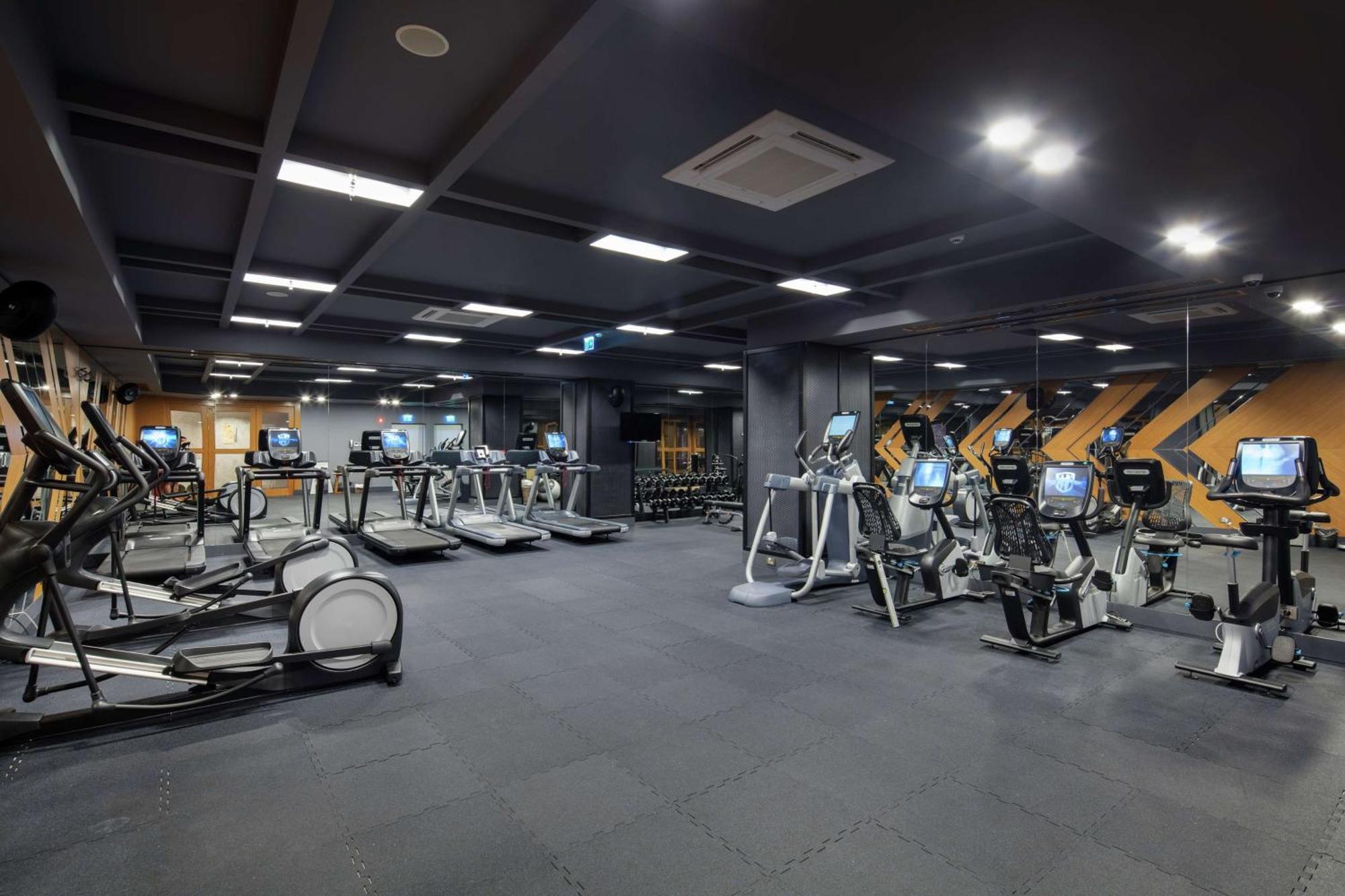 Doubletree By Hilton Antalya City Centre Bagian luar foto The gym at the hotel
