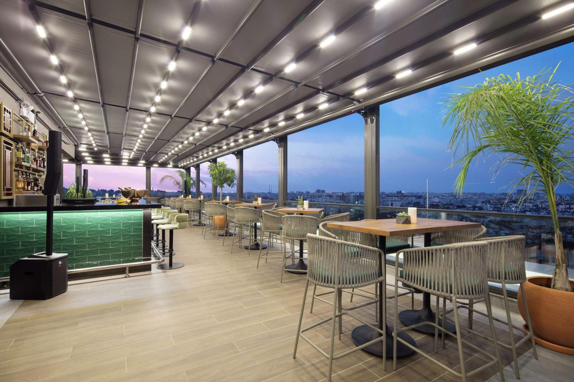 Doubletree By Hilton Antalya City Centre Bagian luar foto Sky Bar